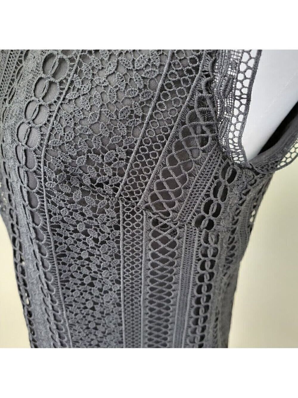 J. Crew Sleeveless Lace Blouse Lined Overhead Black Top Women's Size 0 - Picture 9 of 15